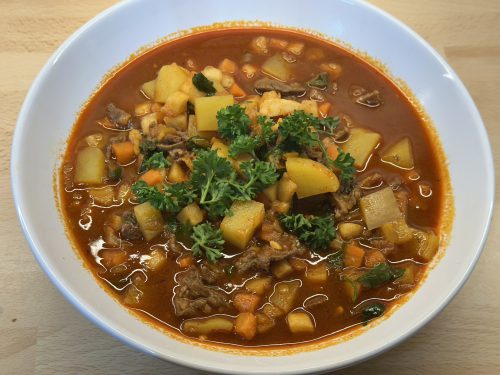 Originální maďarský guláš (Gulyásleves)