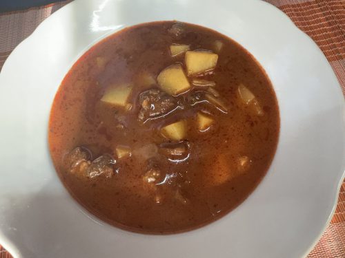 Pikantní gulášová polévka