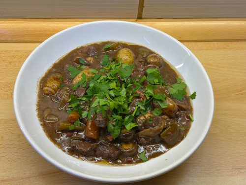 Hovězí bourguignon (Boeuf bourguignon)