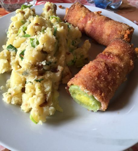 Obalovaný pórek se sýrem a anglickou slaninou