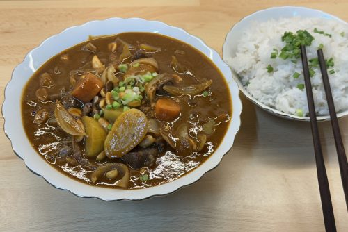 Gaeng Massaman Neua (แกงมัสมั่นเนื้อ) – thajské massaman kari s hovězím