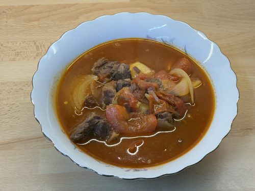 Luo Song Tang – 羅宋湯 – Rajčatová polévka z hovězí oháňky