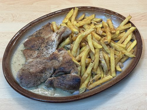 Naložená vepřová plec s omáčkou ze zeleného pepře