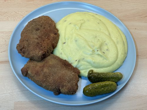 Vepřové řízky naložené v Maggi se smetanovou bramborovou kaší