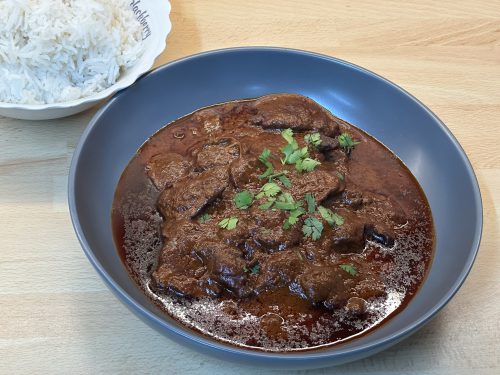 Rogan Josh – रोगन जोश – Kašmírské dušené skopové/jehněčí v jogurtové kořeněné omáčce