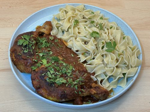 Pikantní dušená kuřecí stehna v rajčatové omáčce – Rustic Slow-Braised Chicken Legs in Fiery Herb-Infused Tomato Gravy