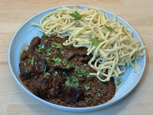Rindergulasch – Německý hovězí guláš