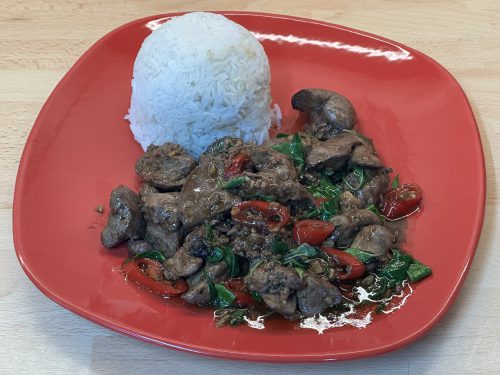 Thajská kuřecí játra s posvátnou bazalkou – Pad Kaphrao Tap Kai – ผัดกะเพราตับไก่