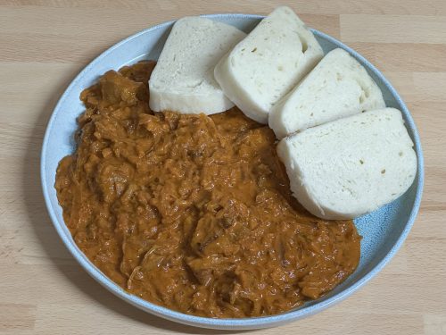 Segedínský guláš s kořenovou zeleninou
