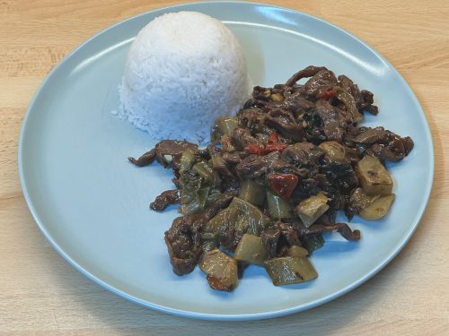 Hovězí s nakládanými hořčičnými listy – 酸菜炒牛肉 – suān cài chǎo niú ròu